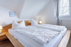 2 bedrooms, travel crib, free WiFi - House Boddenkieker 2 Rügen Mönchgut, terrace with great lake view, Göhren. Sellin (Mönchgut)