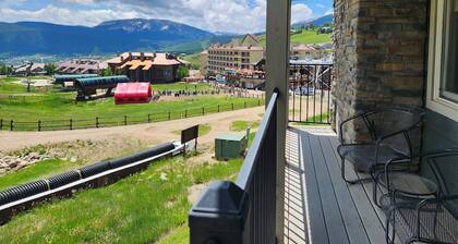 SKI-IN/SKI-OUT! New Renovated Bathrooms! Shared Hot Tub!