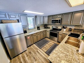 Fridge, microwave, oven, stovetop - SKI-IN/SKI-OUT! Brand New Bathrooms! Shared Hot Tub! (Mt. Crested Butte)