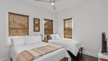 3 slaapkamers, een strijkplank/strijkijzer, wifi, beddengoed