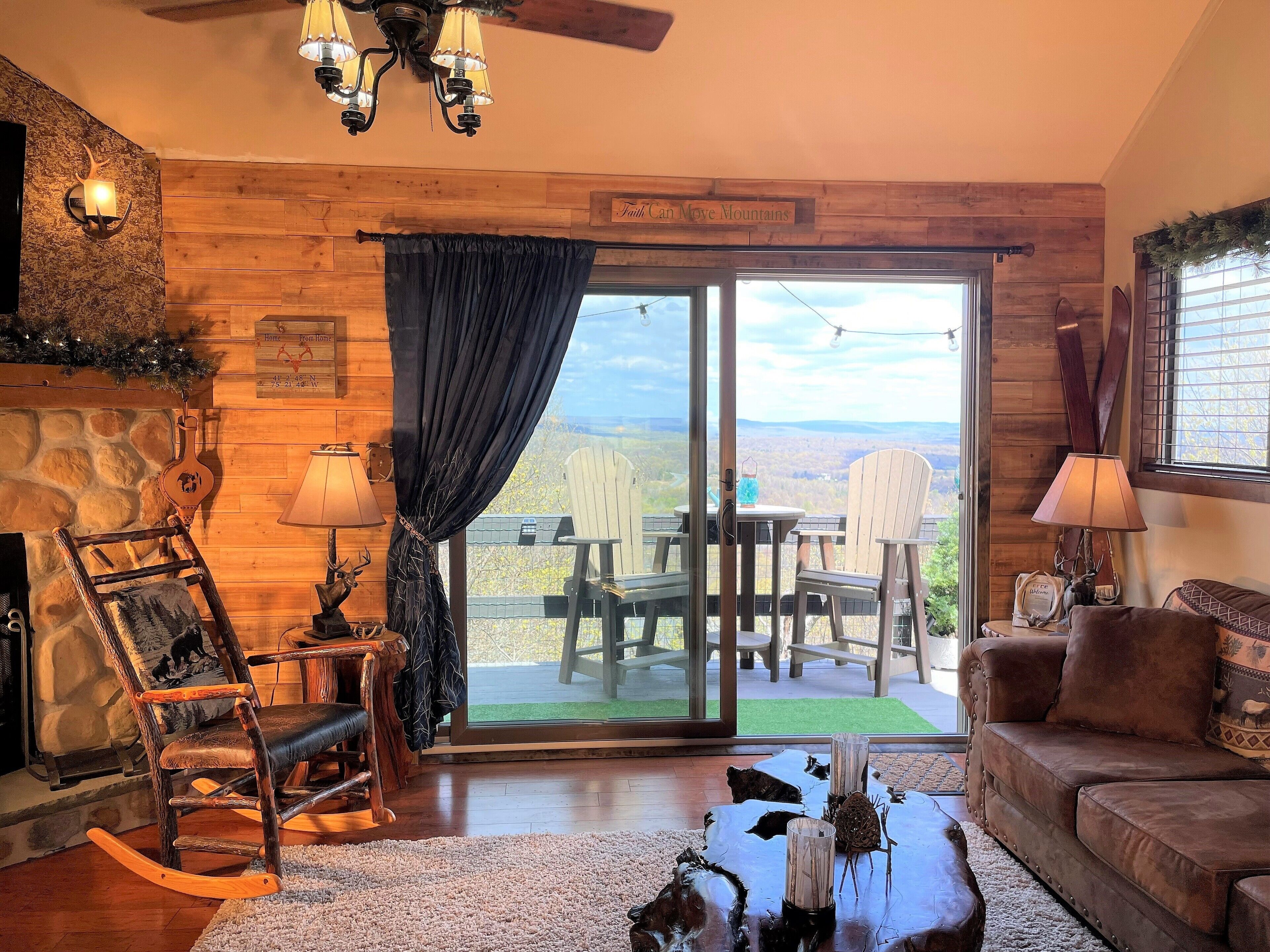 A+ Mountaintop Views! Pool Hot Tub UPSCALE COZY UNIQUE FuN 4 ALL AGES Tons to DO