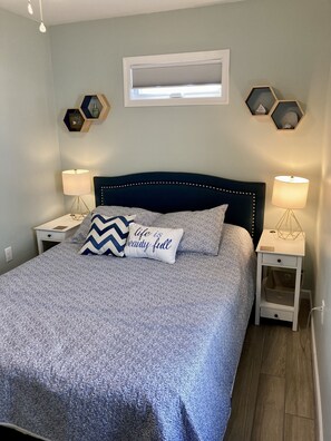 3 bedrooms, free WiFi, bed sheets - Lake Cottage with Private Community Beach (Ashtabula)