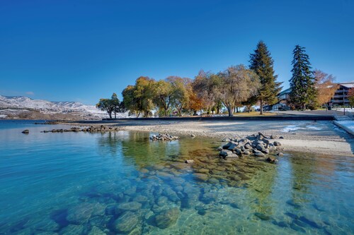 Resort-Style Condo w/ Lake Chelan & Mtn Views