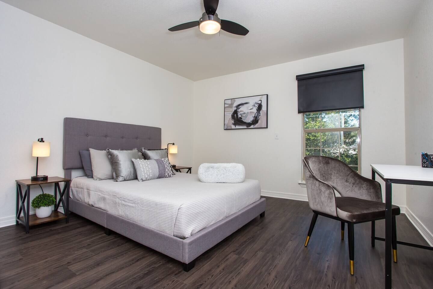 2 bedrooms, desk, travel cot, free WiFi