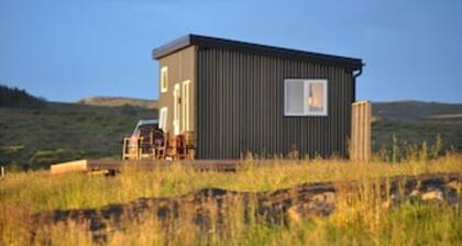 Vacation home by the river Þjórsá, directly in nature, wide landscape, ideally situated