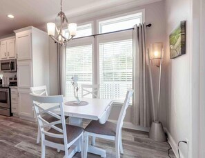 Dining - Hatchlife House - Steinhatchee (Dixie County)