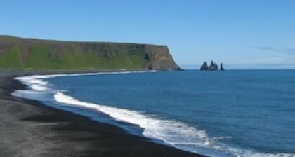 Vacation home by the river Þjórsá, directly in nature, wide landscape, ideally situated