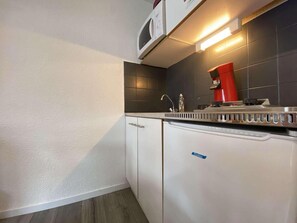 Kjøleskap, mikrobølgeovn og ovn