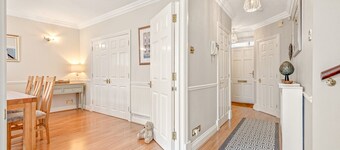 Olive Tale - 3 Bed Townhouse with Parking