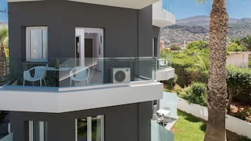 Luxury-Apartment, 1 Schlafzimmer, Gartenblick | Balkon