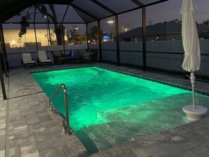 Alberca al aire libre y alberca climatizada