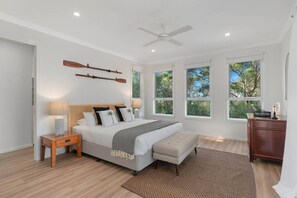 5 bedrooms, iron/ironing board, WiFi, bed sheets - The Quarterdeck Summa (Callala Bay)