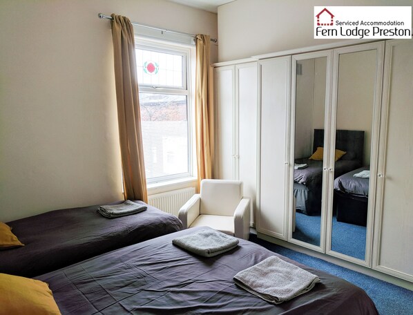4 Schlafzimmer, Bügeleisen/Bügelbrett, kostenloses WLAN, Bettwäsche