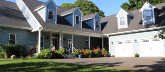 Welcome to the Cape! Cute, quiet and clean apartment ready for your stay.