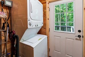 Interior - 3BR 2BA w/ King Bed/Hot Tub in Heart of RRG (Campton)