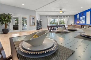 Dining - Luxury Ranch 2 Master Kg Bed w/ heated Salted Pool (Orlando)