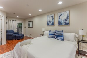 4 soverom, strykejern/-brett, reiseseng for barn og wi-fi (inkludert)