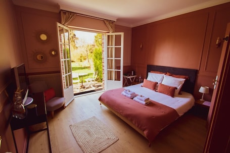 Deluxe Double Room | Iron/ironing board, free WiFi. les jardins de Beaumont
