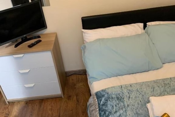 Executive House | Minibar (free items), desk, WiFi (free), individually decorated