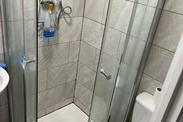Family Double Room | Bathroom | Rainfall showerhead, hair dryer, towels