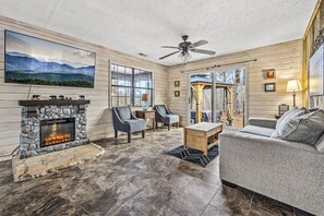 Una televisión, una chimenea, videojuegos