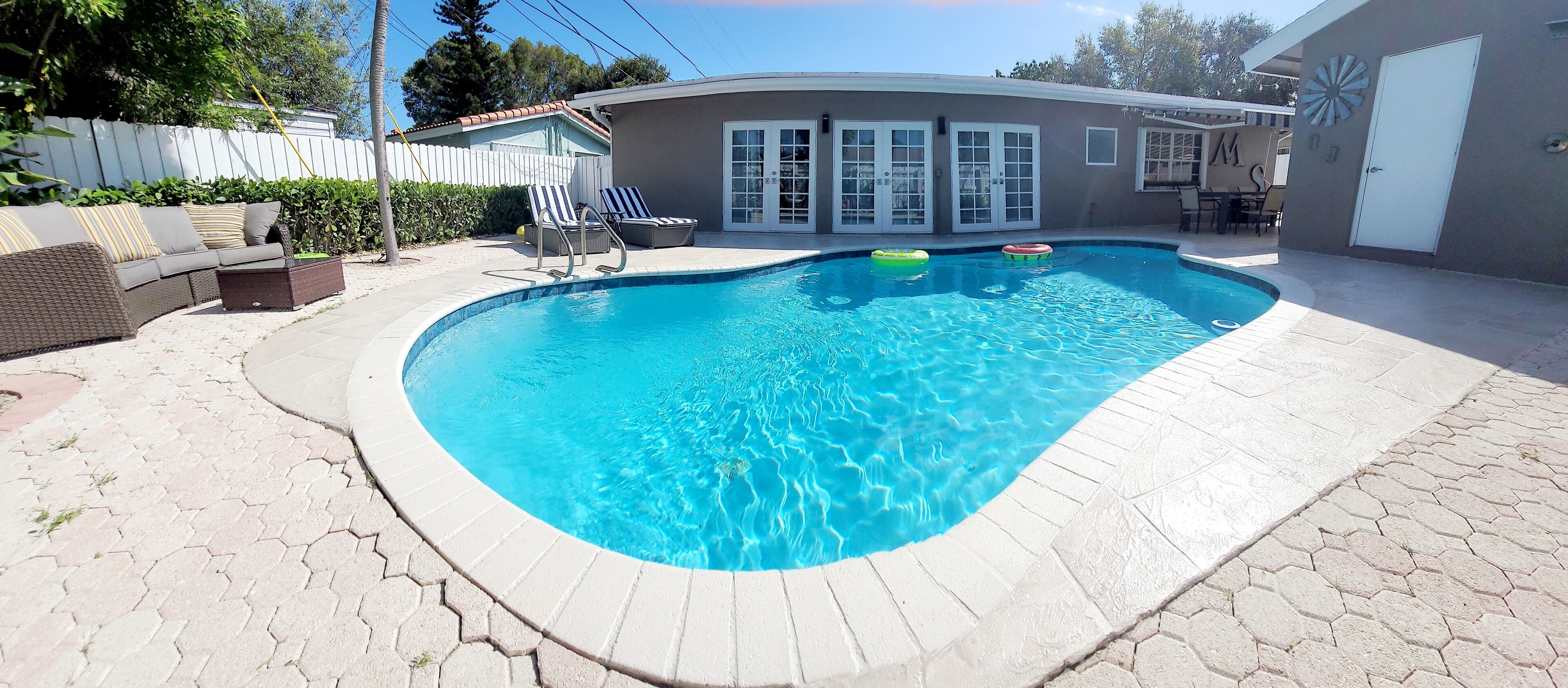 SkyVilla 4Bedroom, heated pool, minutes from beach
