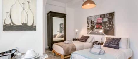 Doppel- oder Zweibettzimmer, mit Bad | Hochwertige Bettwaren, Daunenbettdecken, kostenlose Minibar, Zimmersafe