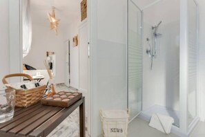 Quarto solteiro, suíte | Chuveiro