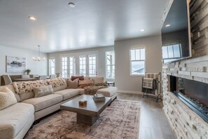 TV, fireplace