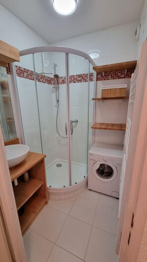 Bathtub - 20m from ski slopes, 4th floor, balcony, tv, ski locker, 21m², La Rosière (La Rosière Montvalezan)