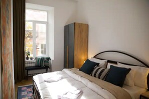 2 Schlafzimmer, Zimmersafe, Schreibtisch, Bügeleisen/Bügelbrett