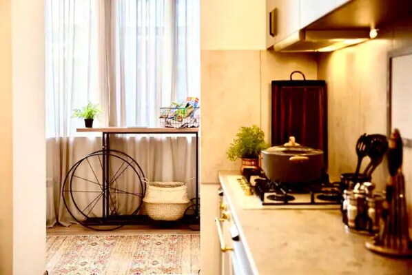 Fridge, microwave, oven, stovetop