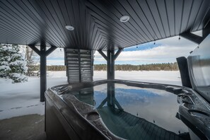 Tina de hidromasaje al aire libre