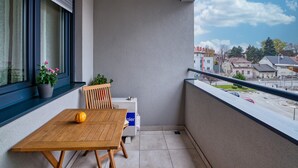 Departamento (Two Bedroom Apartment with Balcony) | Balcón