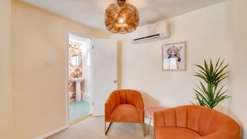 Ropa de cama de alta calidad, colchones con efecto memoria y minibar