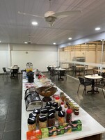 Desayuno bufé gratuito y diario