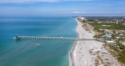 Beach Retreat - Completely Renovated!!Half Duplex, WIFI/TV,1mile to Beach.