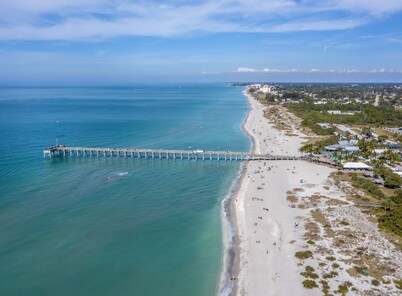 Beach Retreat - Completely Renovated!!Half Duplex, WIFI/TV,1mile to Beach.