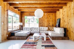 Smart TV, fireplace, offices, computer monitors