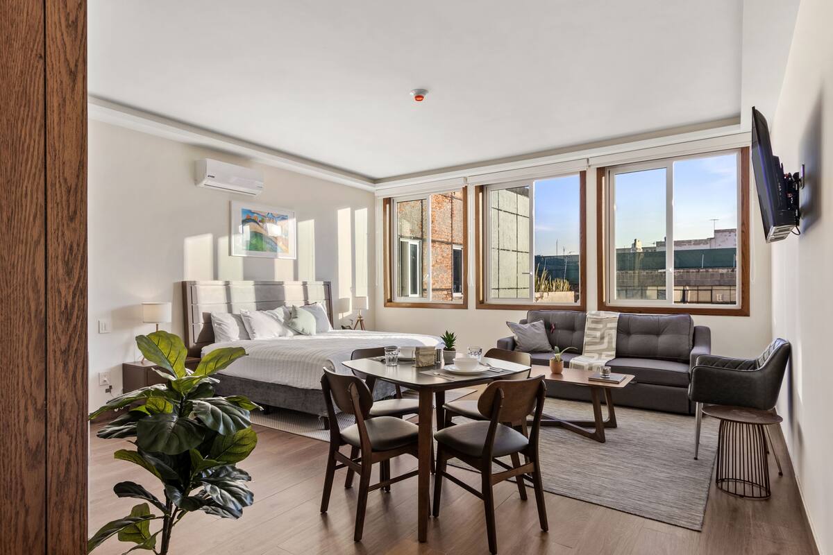 1 bedroom, in-room safe, iron/ironing board, WiFi (free)
