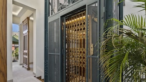 Unclassified image, 4 of 25, button - Casa Herrmann Suites (Mexico City)