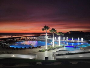 Pool - Amazing Sunsets and Margaritas at the Beachfront (Puerto Peñasco)
