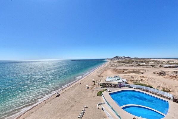 On the beach - Amazing Sunsets and Margaritas at the Beachfront (Puerto Peñasco)