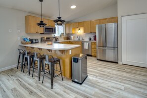 Refrigerador, microondas, horno, placa de cocina