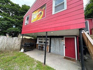 Exterior - Retro on Maple Avenue (Cortland)