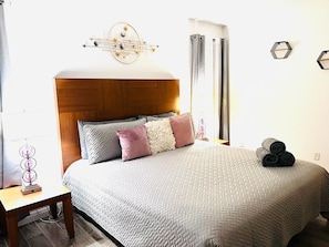 3 bedrooms, desk, iron/ironing board, travel cot