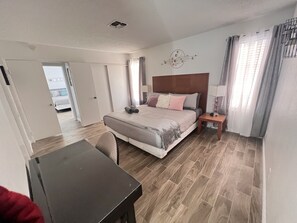 3 عدّة غرف نوم ومكتب ومكواة/لوح كي وسرير سفر