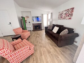 Smart TV, fireplace