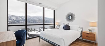 McKinley Beach. Sleeps 4. Lakeview. 1200sq ft.