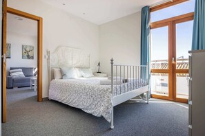 1 slaapkamer, een strijkplank/strijkijzer, wifi, beddengoed